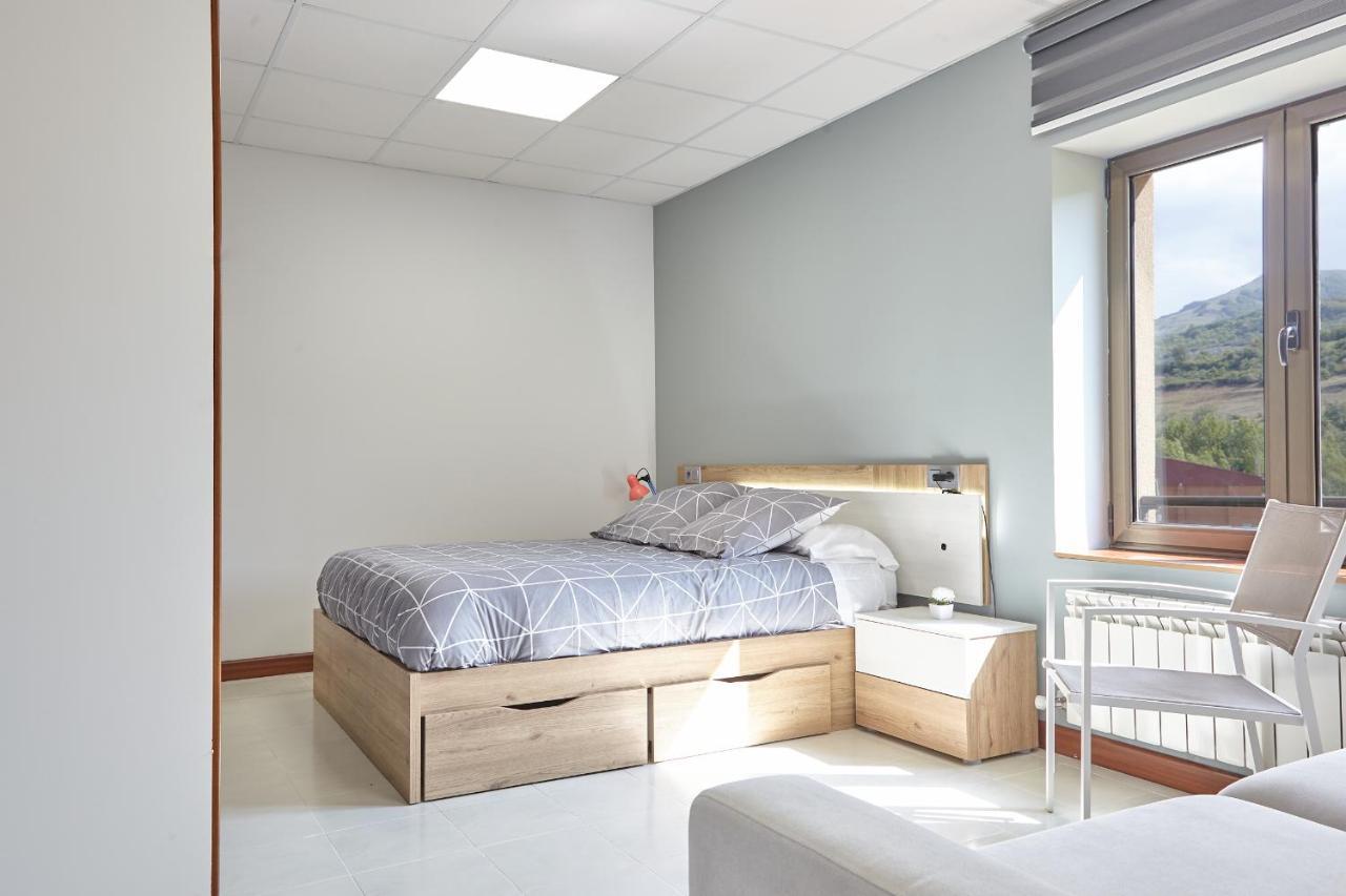 Hostal Fontanan La Pola de Gordon Exteriör bild